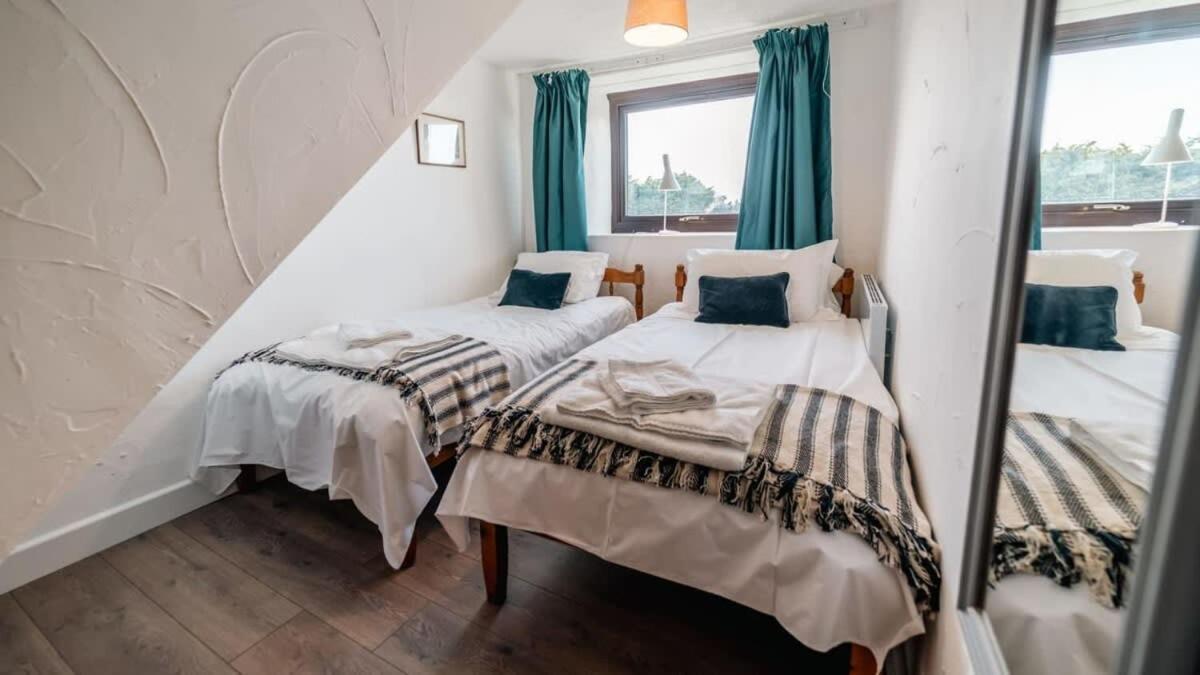 Lovely 2 Bedroom Coastal Cottage Near Буде Экстерьер фото