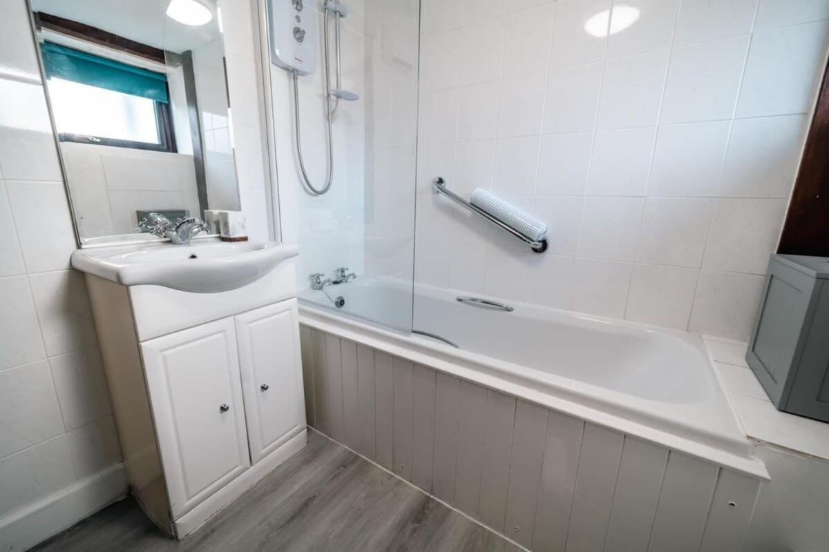 Lovely 2 Bedroom Coastal Cottage Near Буде Экстерьер фото