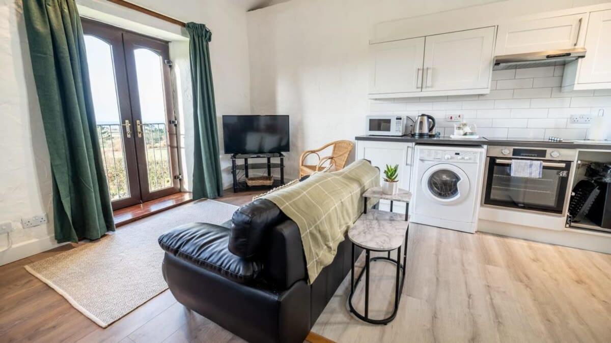 Lovely 2 Bedroom Coastal Cottage Near Буде Экстерьер фото